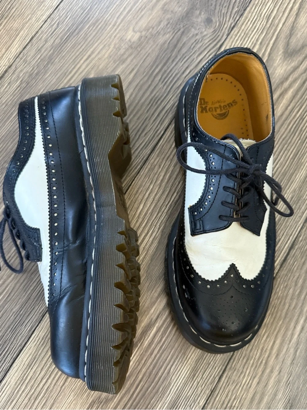 Dr. Martens 3989 Black White Wingtip Brogue Oxfords Spectator Shoes US 10L 9M